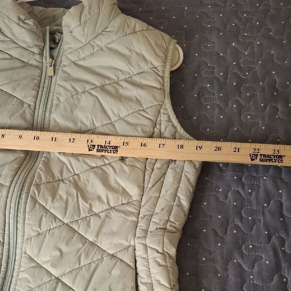INTL d.e.t.a.i.l.s. Puffer Vest Women's Gray Quilted Vest size medium - Picture 5 of 7